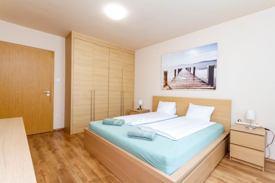 2BDR Contempo Retreat with FREE Parking by NW Apartment in Budapest