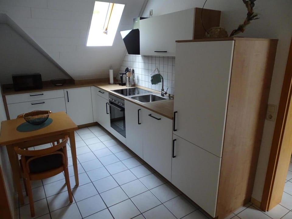 Kitchen or kitchenette, Dining area, dishwasher, stove