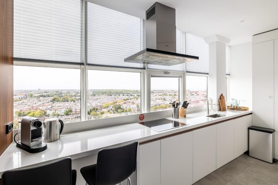 Coffee/tea facilities, View (from property/room), Kitchen or kitchenette, dishwasher, oven, stove, toaster, kitchen