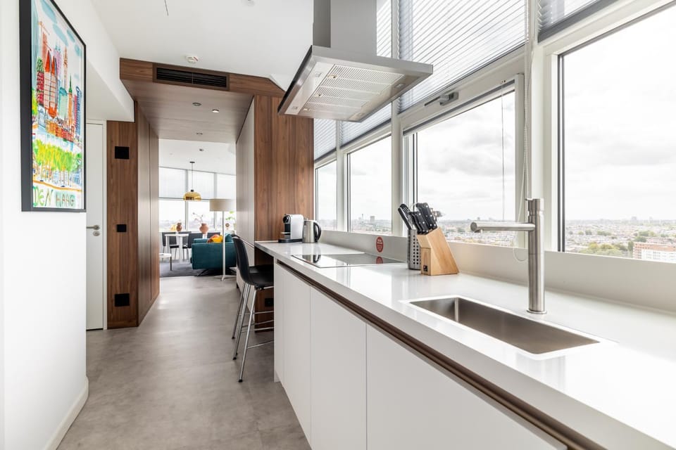 Coffee/tea facilities, Kitchen or kitchenette, Dining area, dishwasher, microwave, oven, stove, washing machine