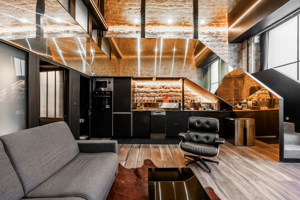 Kitchen or kitchenette, Seating area