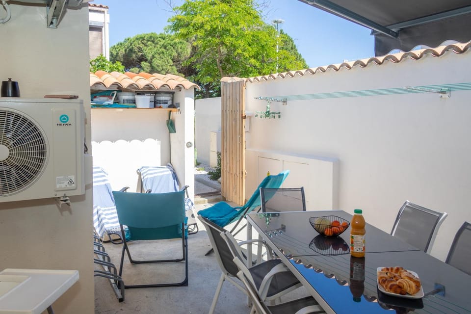 Patio, Day, View (from property/room), Balcony/Terrace, Living room, Seating area, Dining area, fireplace, air conditioner