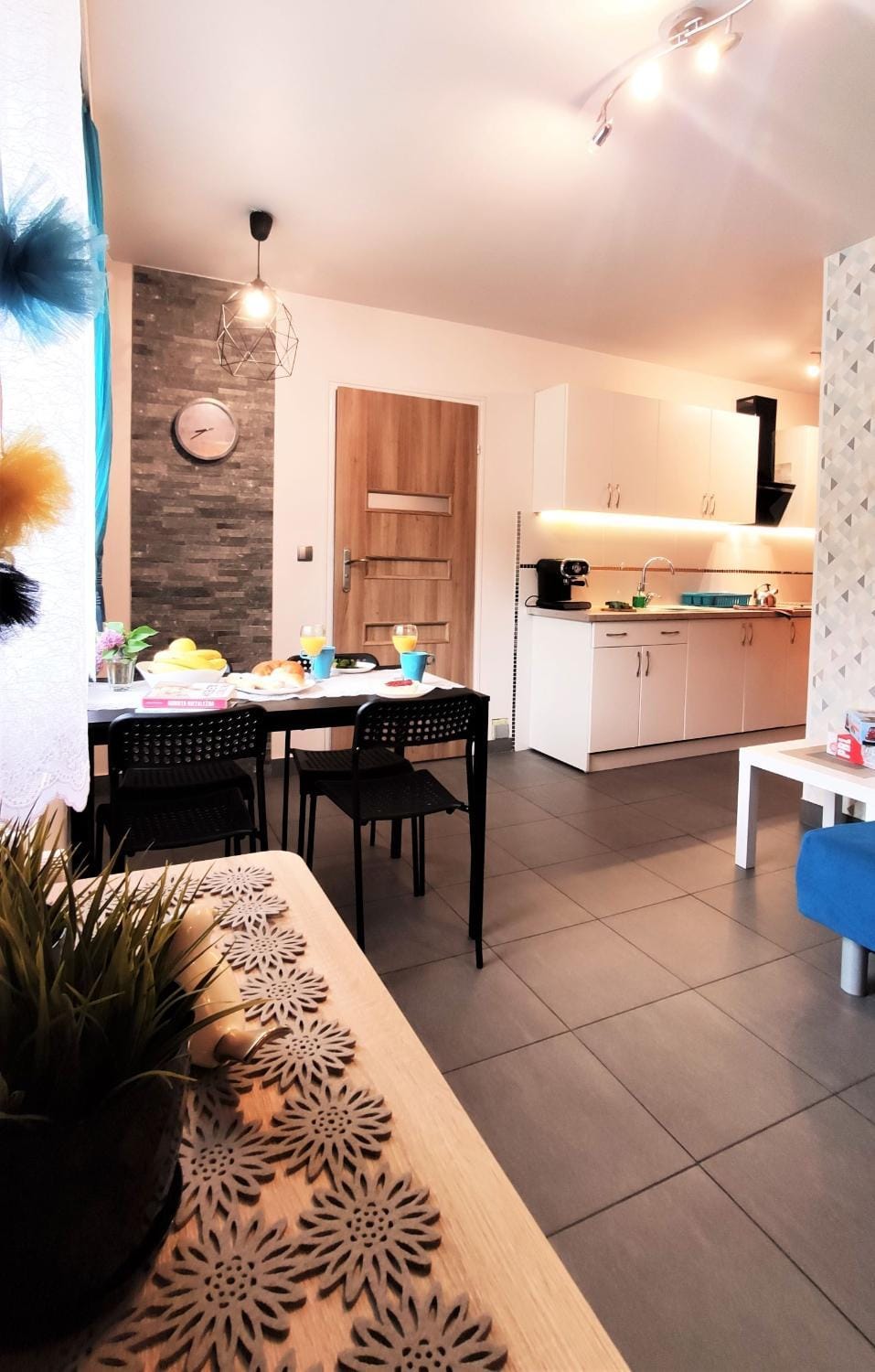 Kitchen or kitchenette, Living room, Dining area, oven, pet friendly, stove