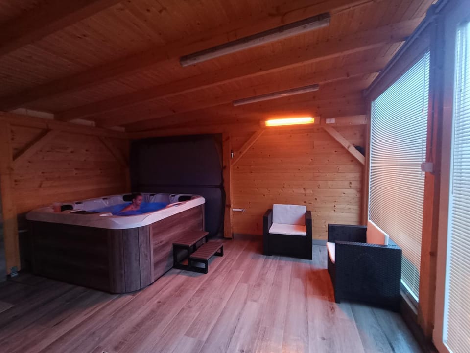 Hot Tub, Spa and wellness centre/facilities