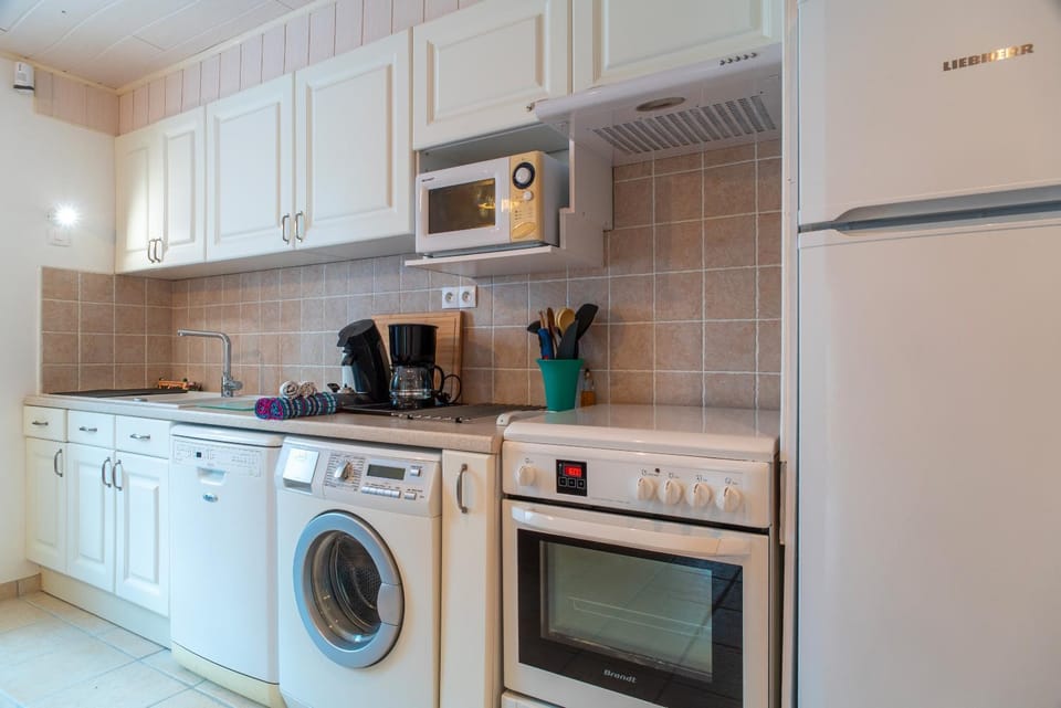 Kitchen or kitchenette, stove