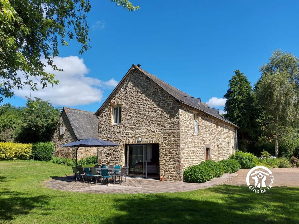 Property building, Natural landscape, Garden, Garden view