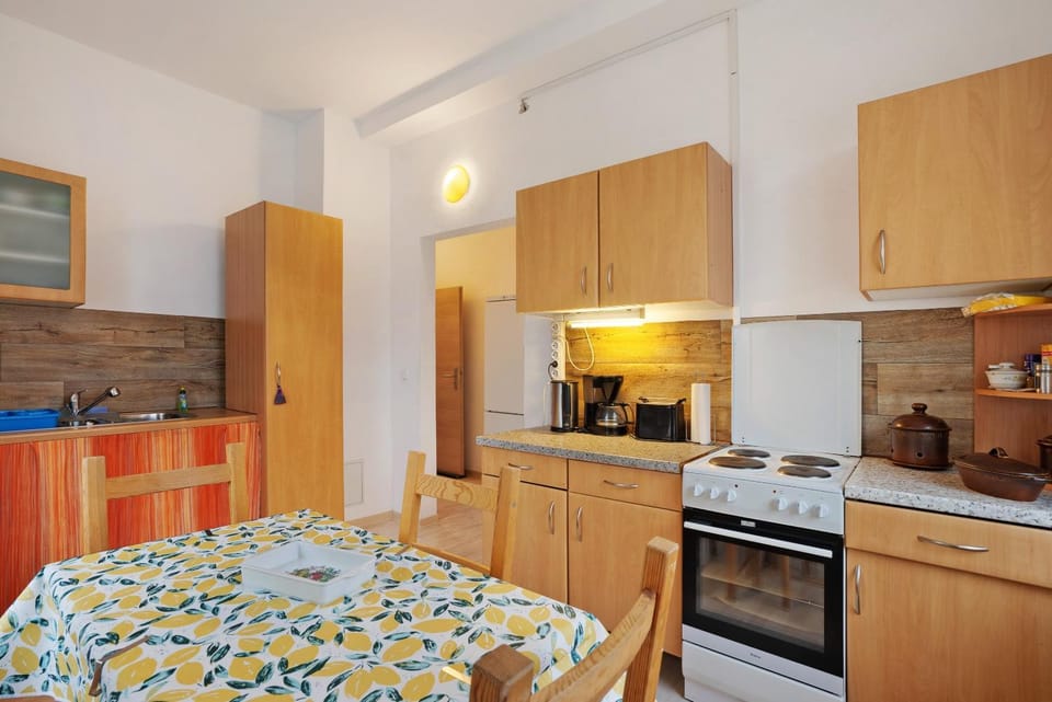 Kitchen or kitchenette, Living room