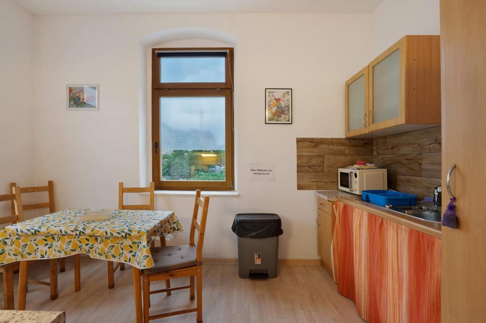 Property building, Kitchen or kitchenette, Living room