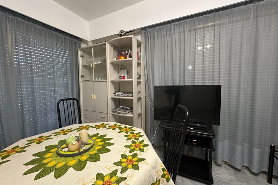 Charming corner 2 rooms of 51 m2 in Antibes Apartment in Antibes