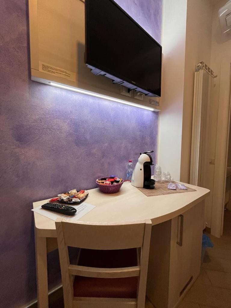 TV and multimedia, Coffee/tea facilities, Dining area, minibar