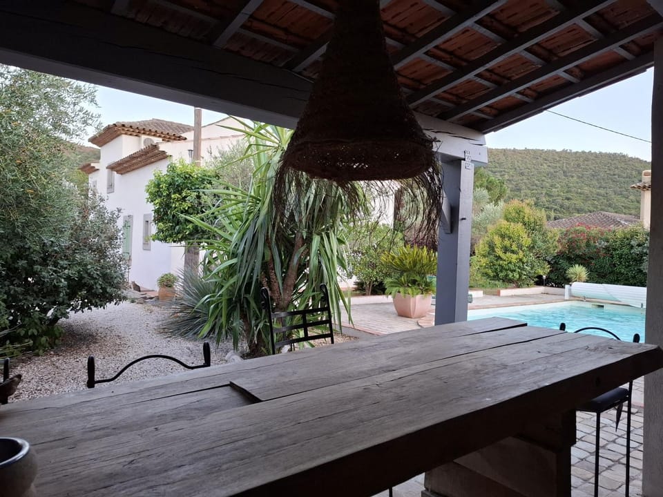 Lounge or bar, Garden view