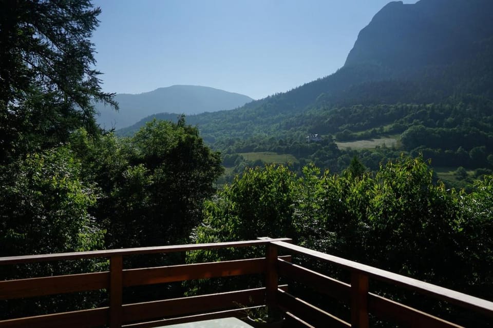 Chalet en bois avec très belle vue sur la montagne Chalet in Provence-Alpes-Côte d'Azur