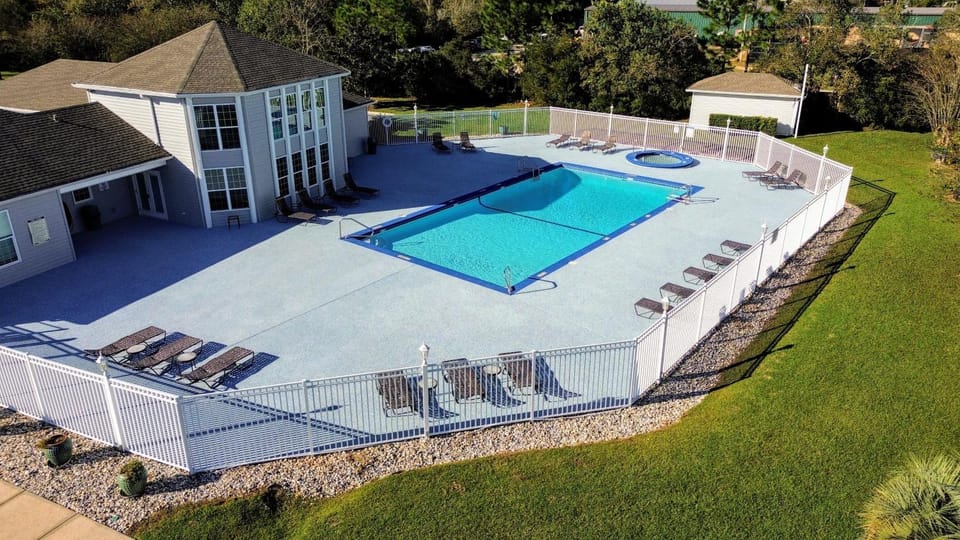 Swimming pool