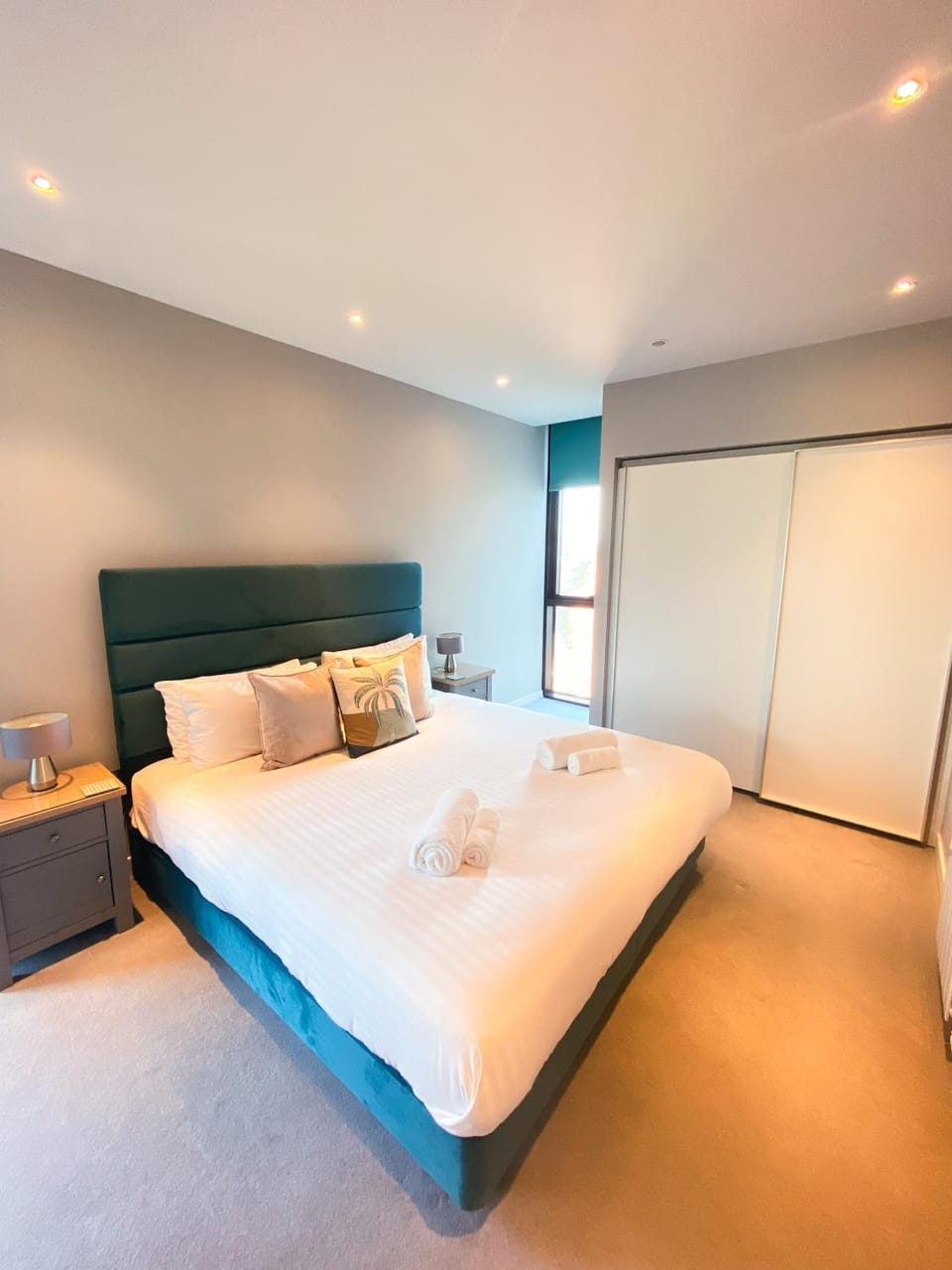 Bed, Seating area, Bedroom