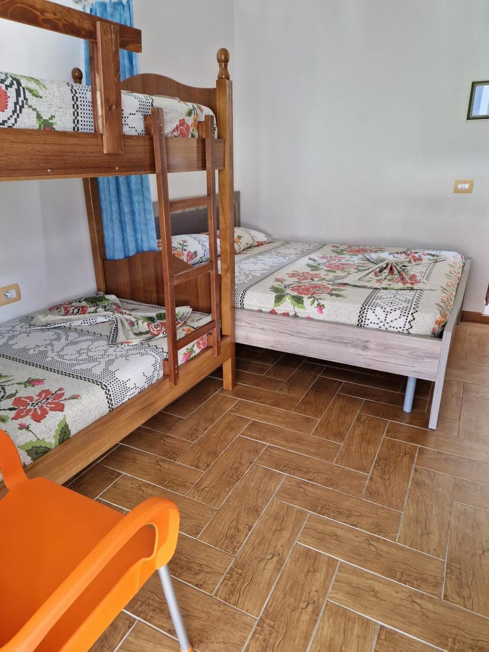 Bedroom, bunk bed