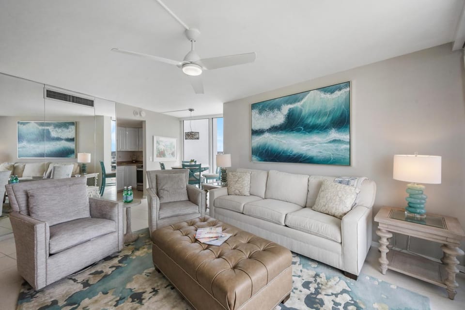 SW facing beachfront condo with sweeping ocean views House in Marco Island