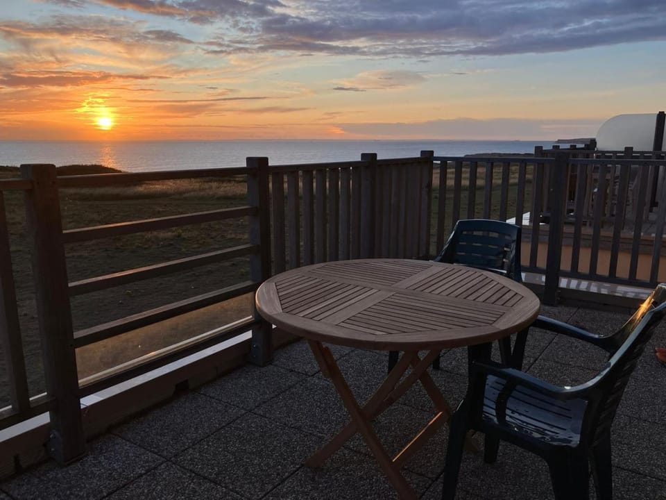 Patio, View (from property/room), Balcony/Terrace, Dining area, Sea view, Sunset