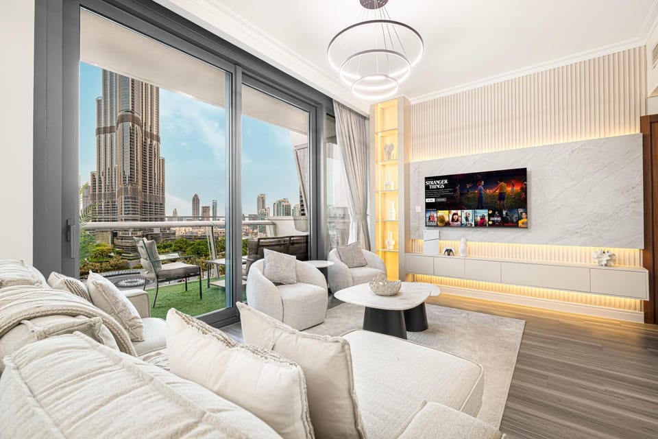Communal lounge/ TV room, TV and multimedia, Living room, Seating area, Evening entertainment, City view