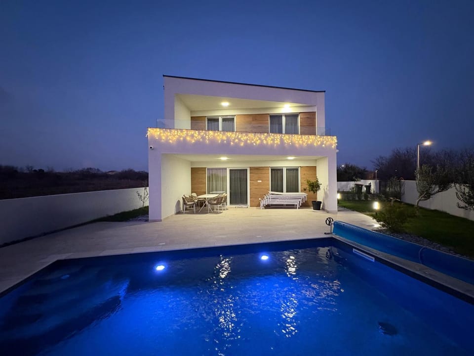 New villa Angelo 2025, family and pet friendly Villa in Zadar County