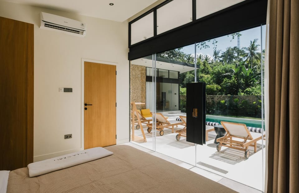 Bedroom, Pool view