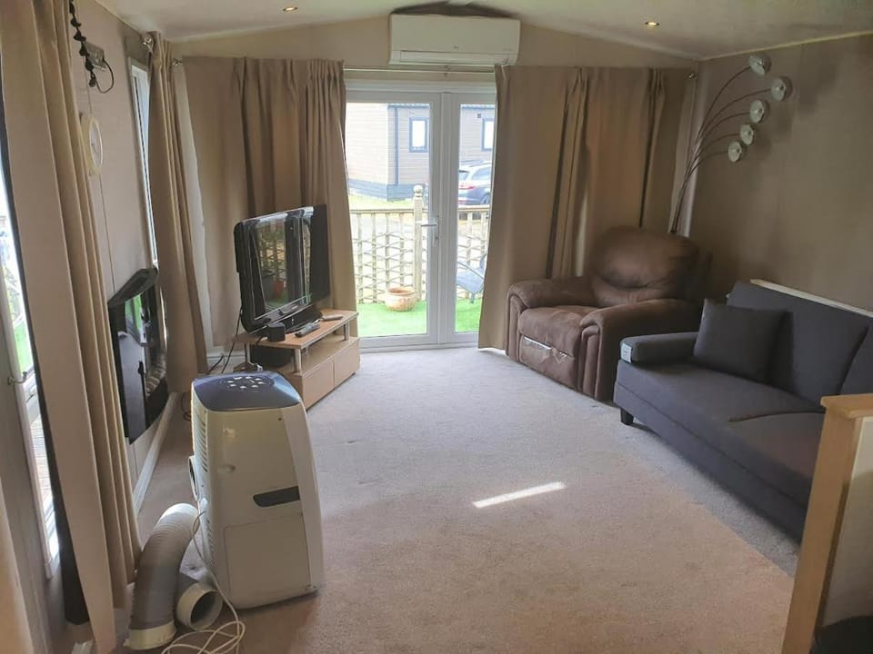 Living room, Seating area, air conditioner