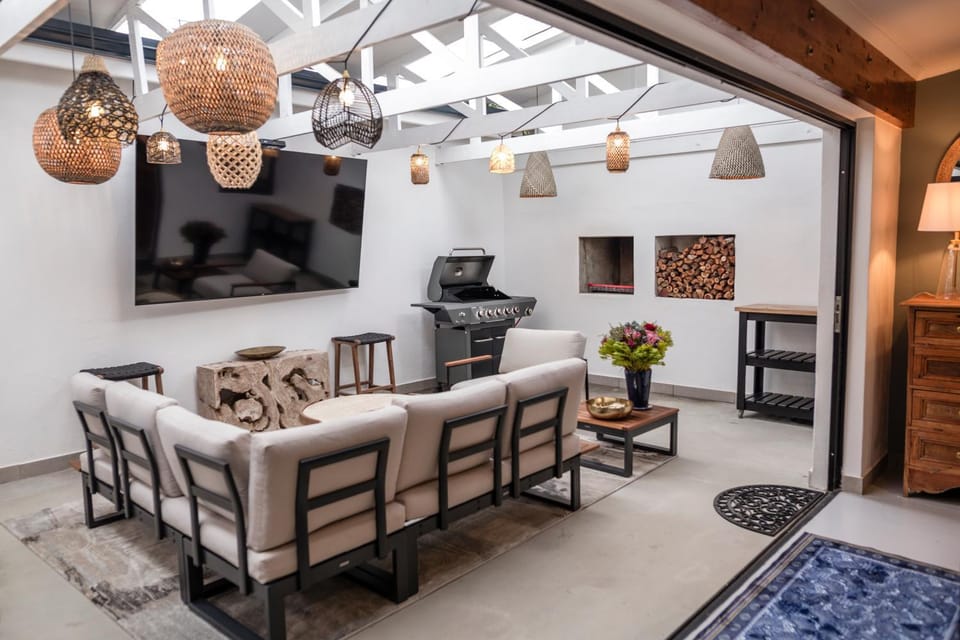 Property building, BBQ facilities, TV and multimedia, Entertainment, fireplace