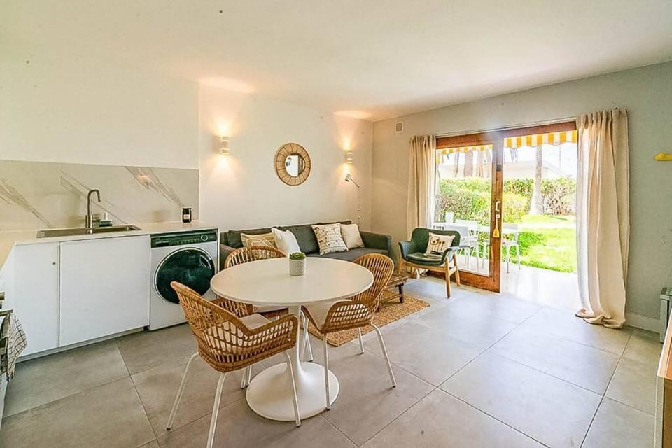 Kitchen or kitchenette, Living room, Dining area