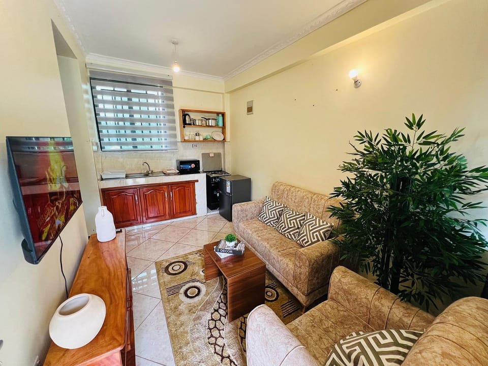 Communal lounge/ TV room, TV and multimedia, Living room, Seating area, Evening entertainment