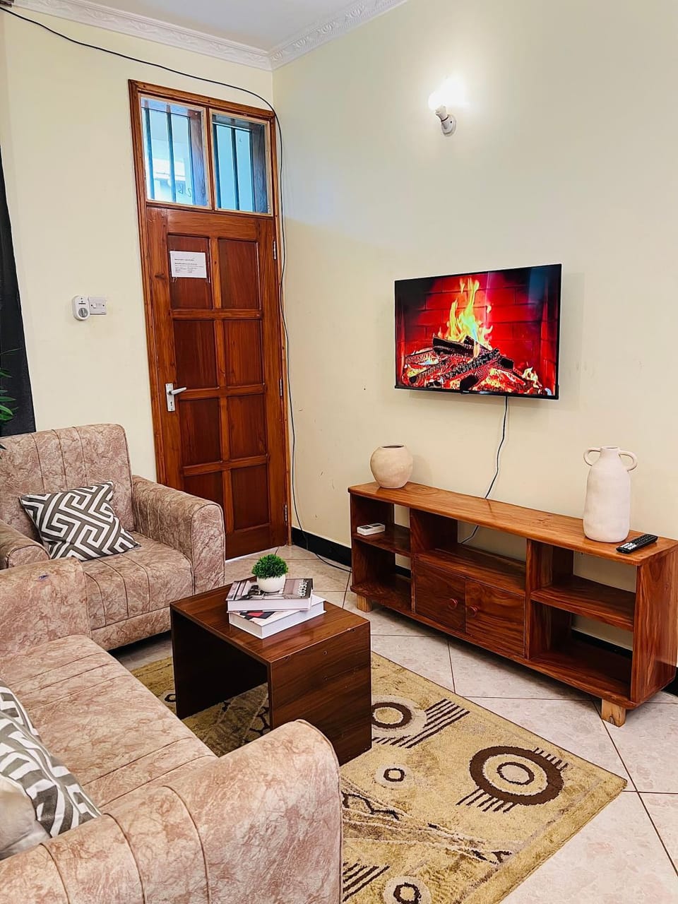 Communal lounge/ TV room, TV and multimedia, Living room, Seating area, Evening entertainment