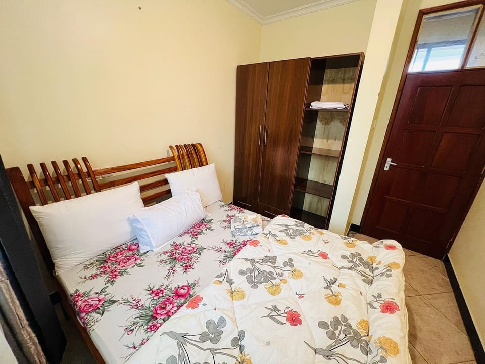 Bed, Photo of the whole room, Bedroom, wardrobe