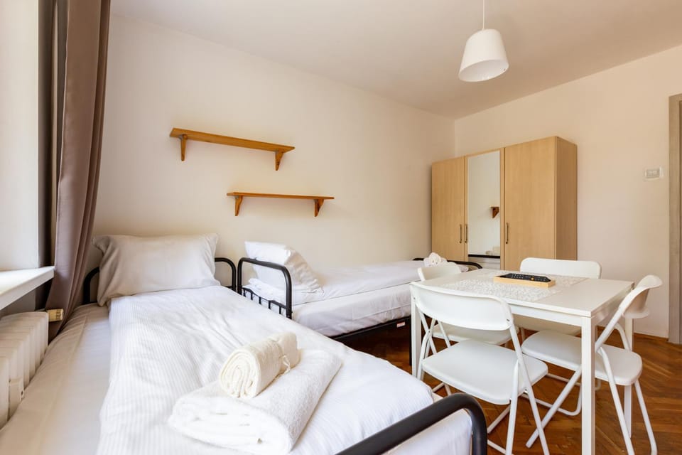 Bed, Seating area, Bedroom, wardrobe