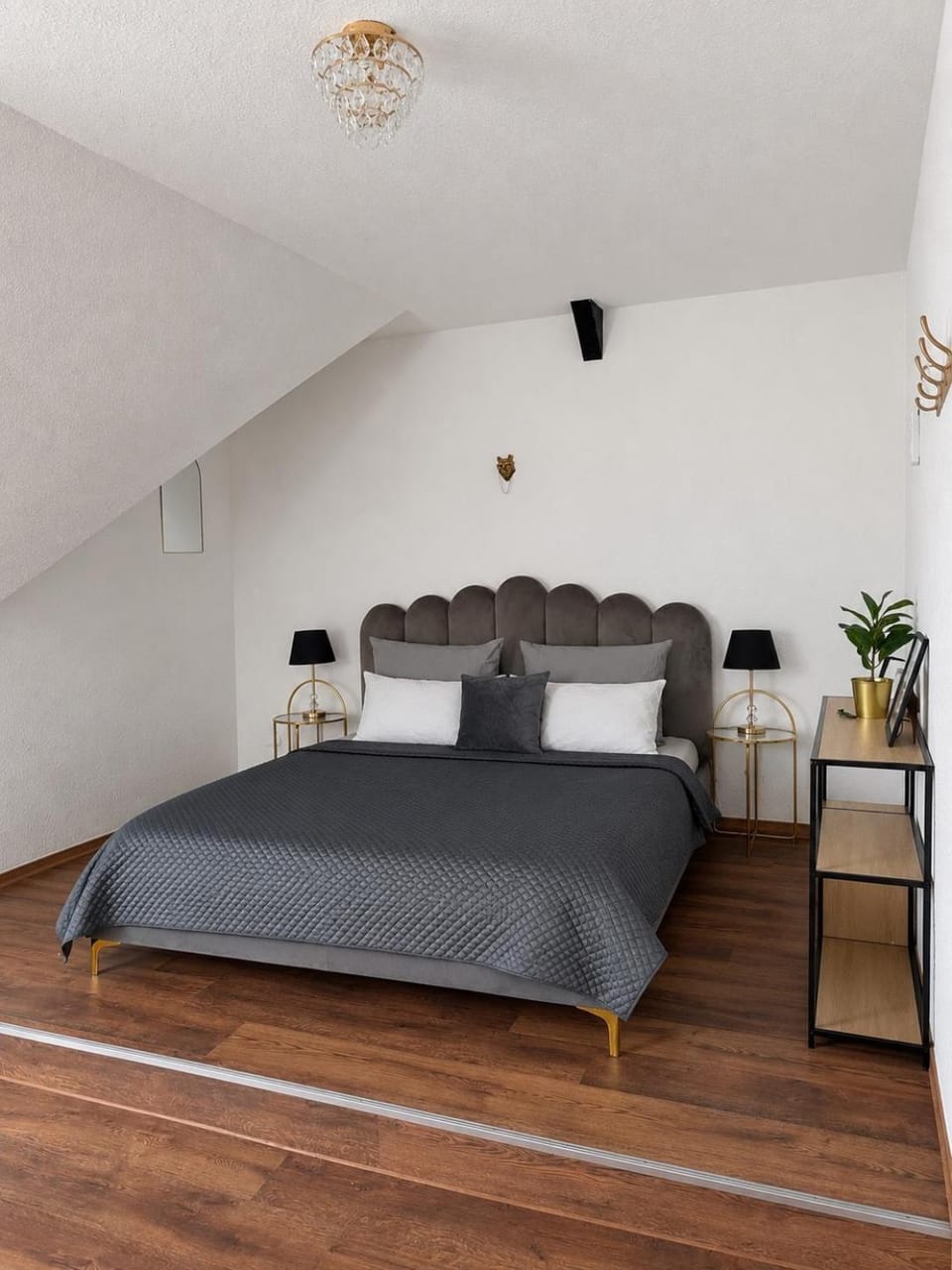 148qm Apartment, nähe Düsseldorf, 4 Schlafzimmer, privater Parkplatz Apartment in Duisburg