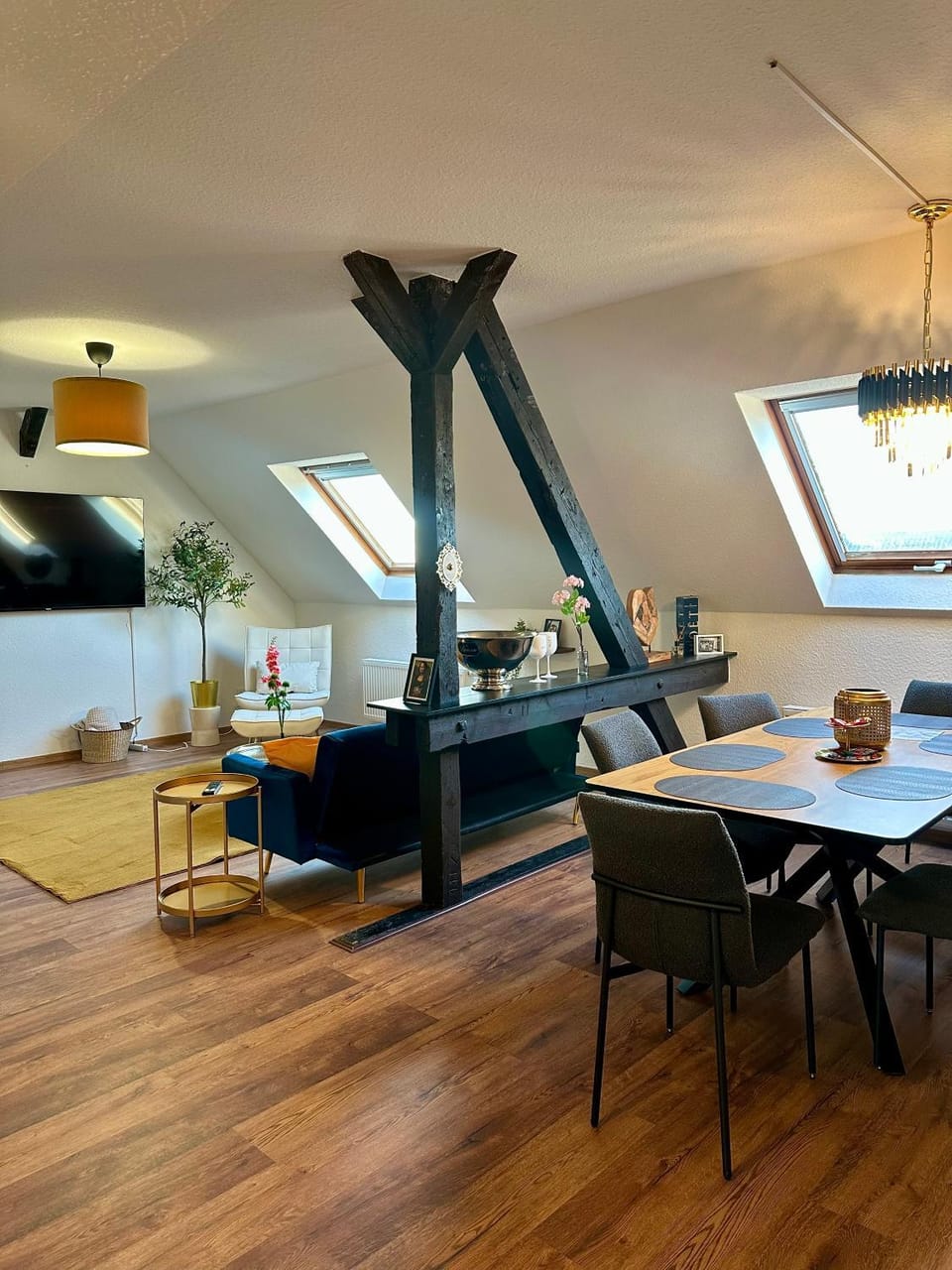 Living room, Seating area, Dining area