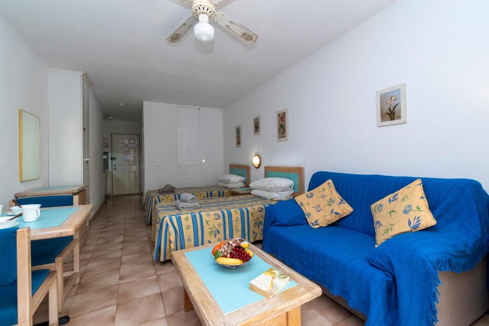 Tranquil Studio Apartment Communal Heated Pool Apartment in Los Cristianos