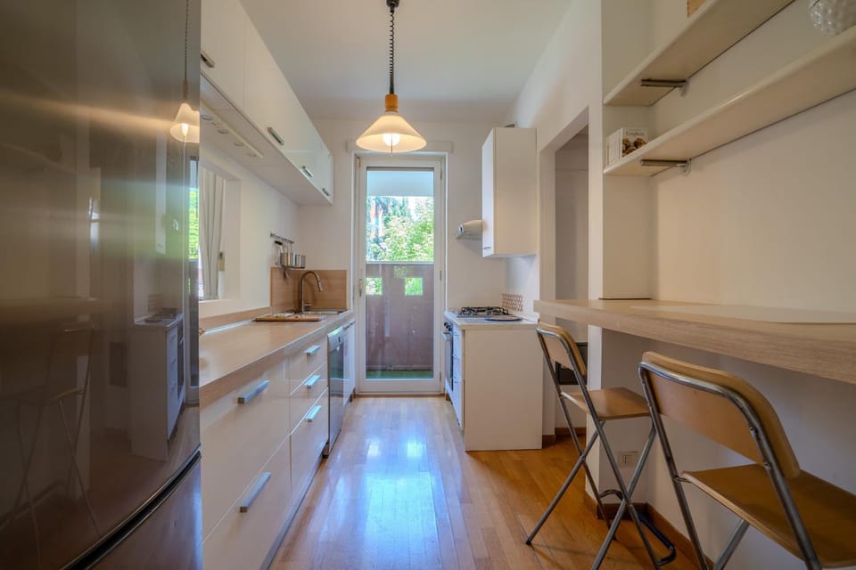 Kitchen or kitchenette, Dining area, stove