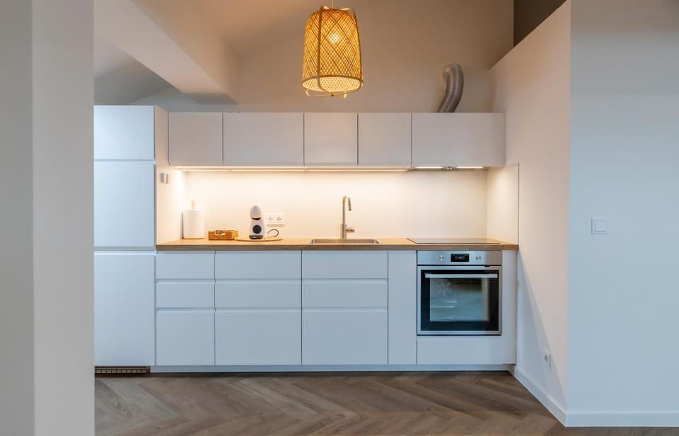 Coffee/tea facilities, Kitchen or kitchenette, dishwasher, oven, stove