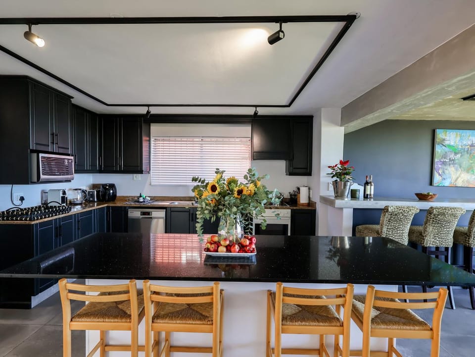 Coffee/tea facilities, Kitchen or kitchenette, Living room, Seating area, Dining area, pet friendly, stove