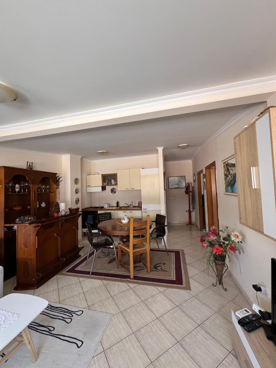 Kitchen or kitchenette, Living room, Seating area, Dining area, oven, stove