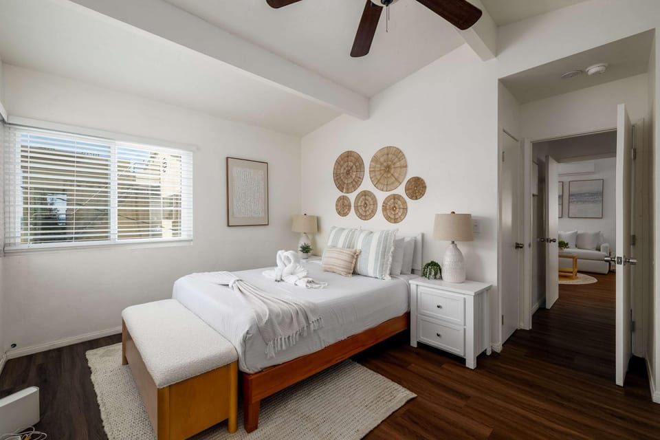 Chic Beach Retreat - Newly Furnished 1BR in Ocean Beach! House in Ocean Beach