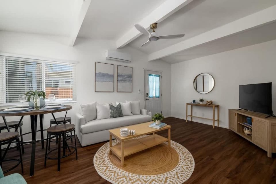 Chic Beach Retreat - Newly Furnished 1BR in Ocean Beach! House in Ocean Beach