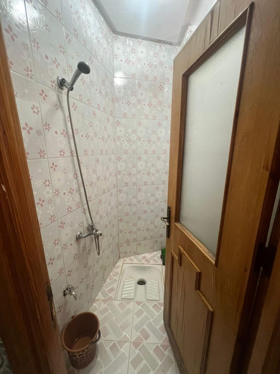 Shower, Toilet