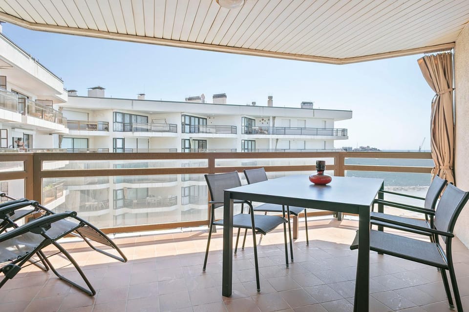 Piso familiar con piscina frente al mar Apartment in Sant Antoni de Calonge