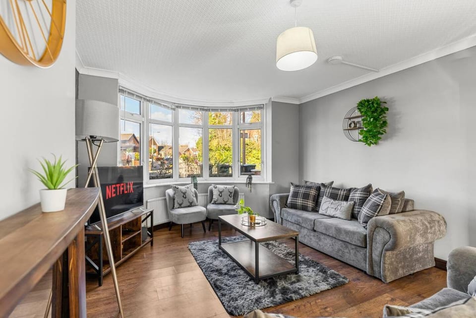 5 BD Long Stays Parking House in England