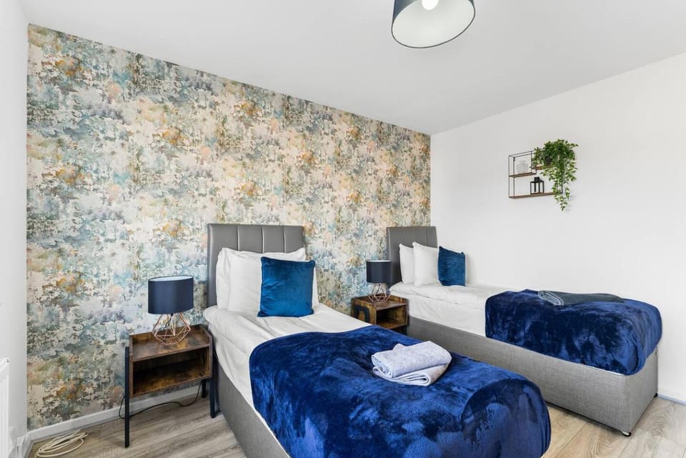 5 BD Long Stays Parking House in England