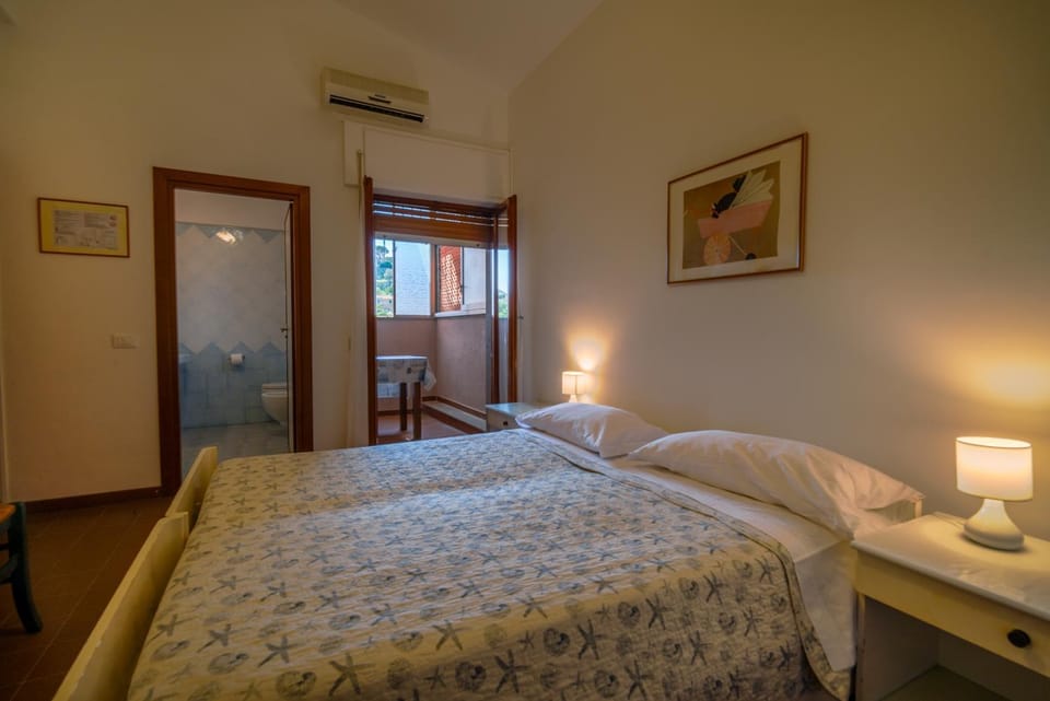 Bed, Balcony/Terrace, Photo of the whole room, Bedroom, air conditioner
