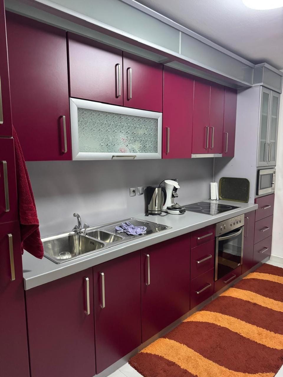 Coffee/tea facilities, Kitchen or kitchenette, minibar, stove
