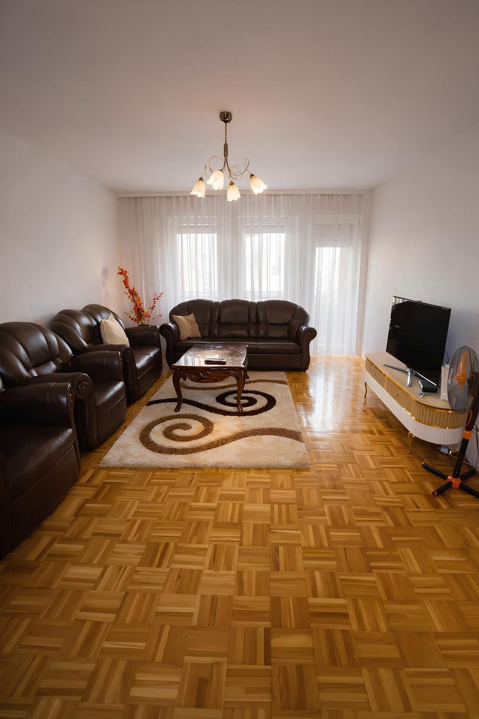 Communal lounge/ TV room, TV and multimedia, Living room, Seating area, Evening entertainment