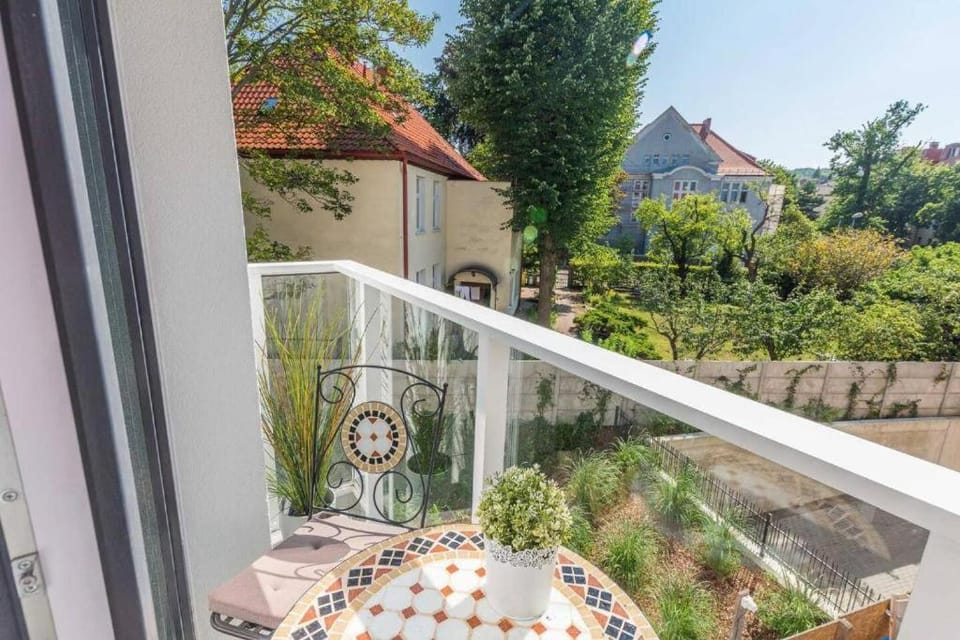 Property building, Patio, Spring, Day, Natural landscape, Garden, View (from property/room), Balcony/Terrace, Garden view, Mountain view