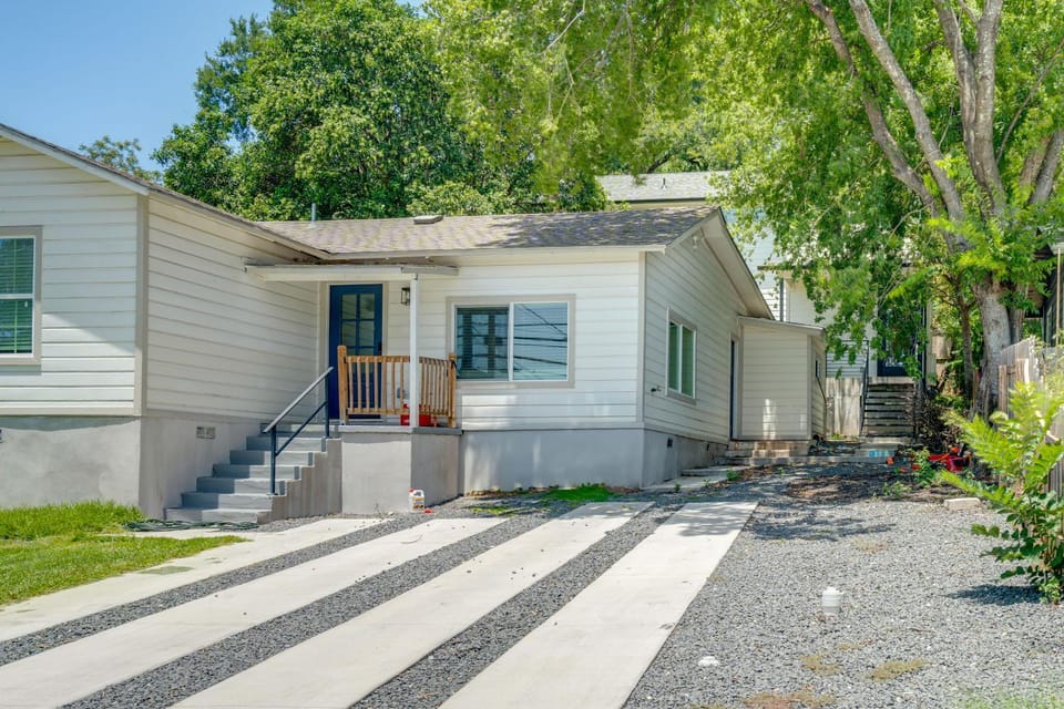 Luxury Living Minutes From Downtown! House in Austin