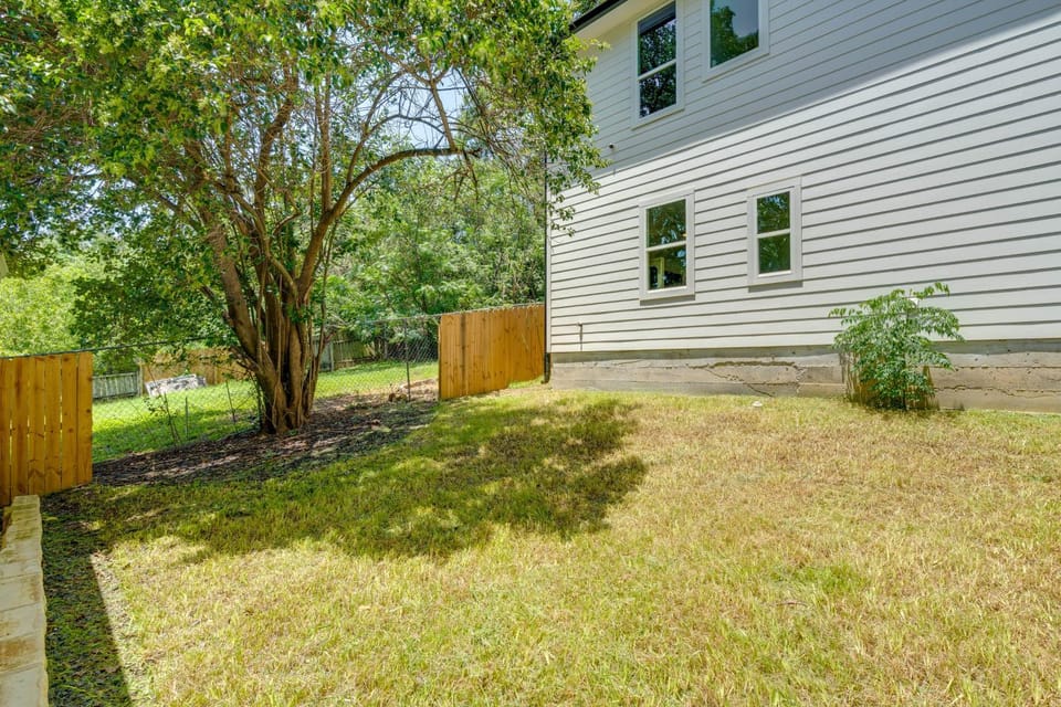 Luxury Living Minutes From Downtown! House in Austin